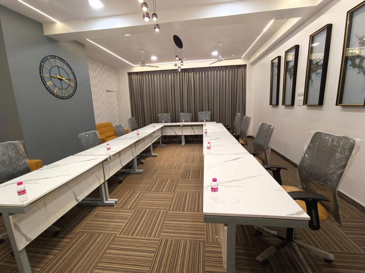 Hotel Sai Miracle Shirdi Bagian luar foto