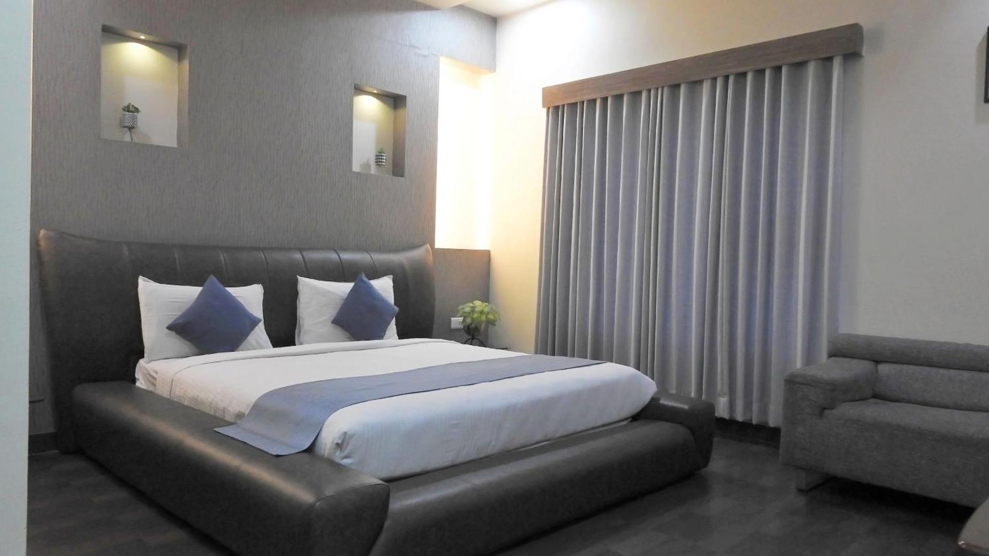 Hotel Sai Miracle Shirdi Bagian luar foto