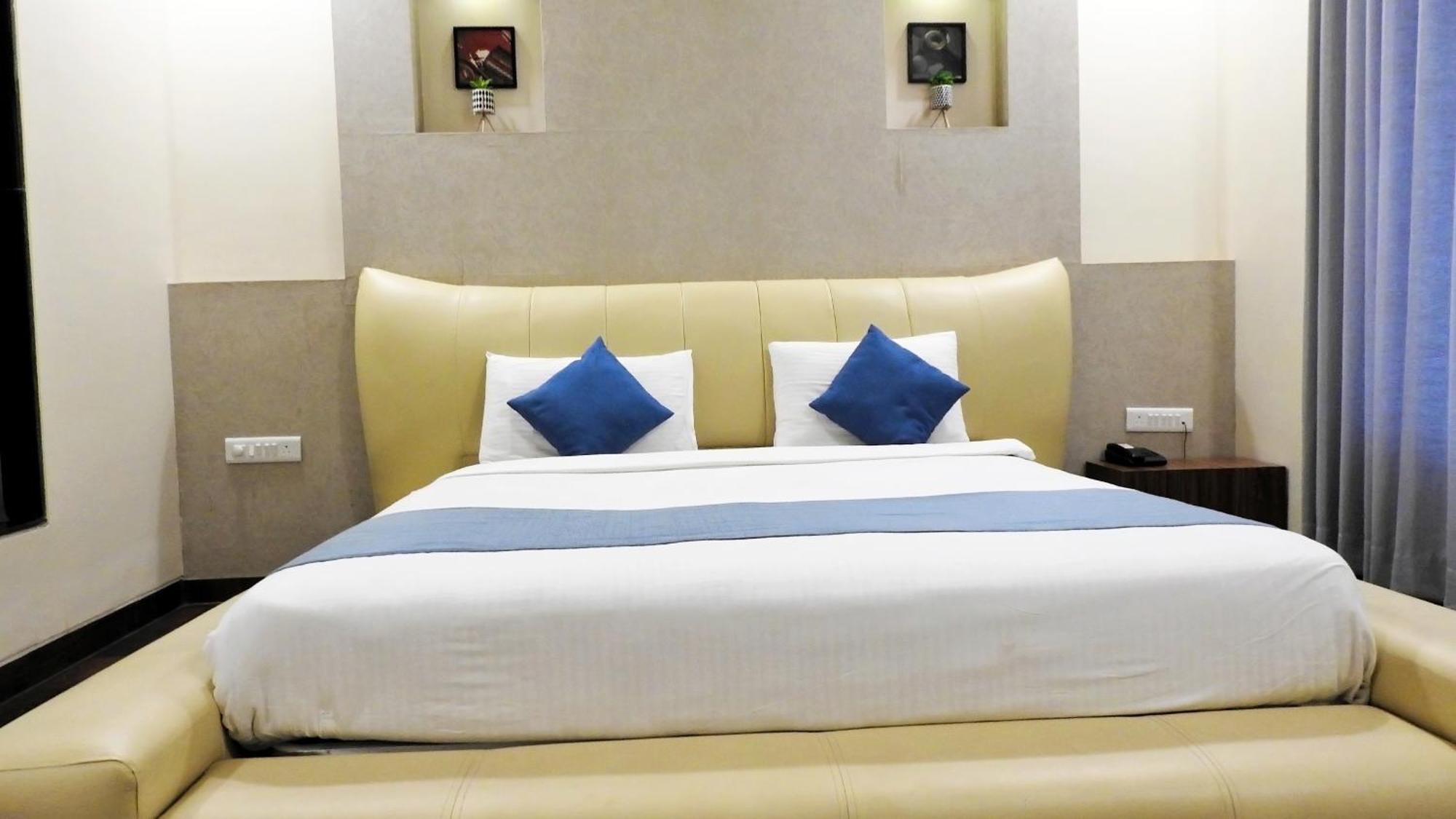 Hotel Sai Miracle Shirdi Bagian luar foto
