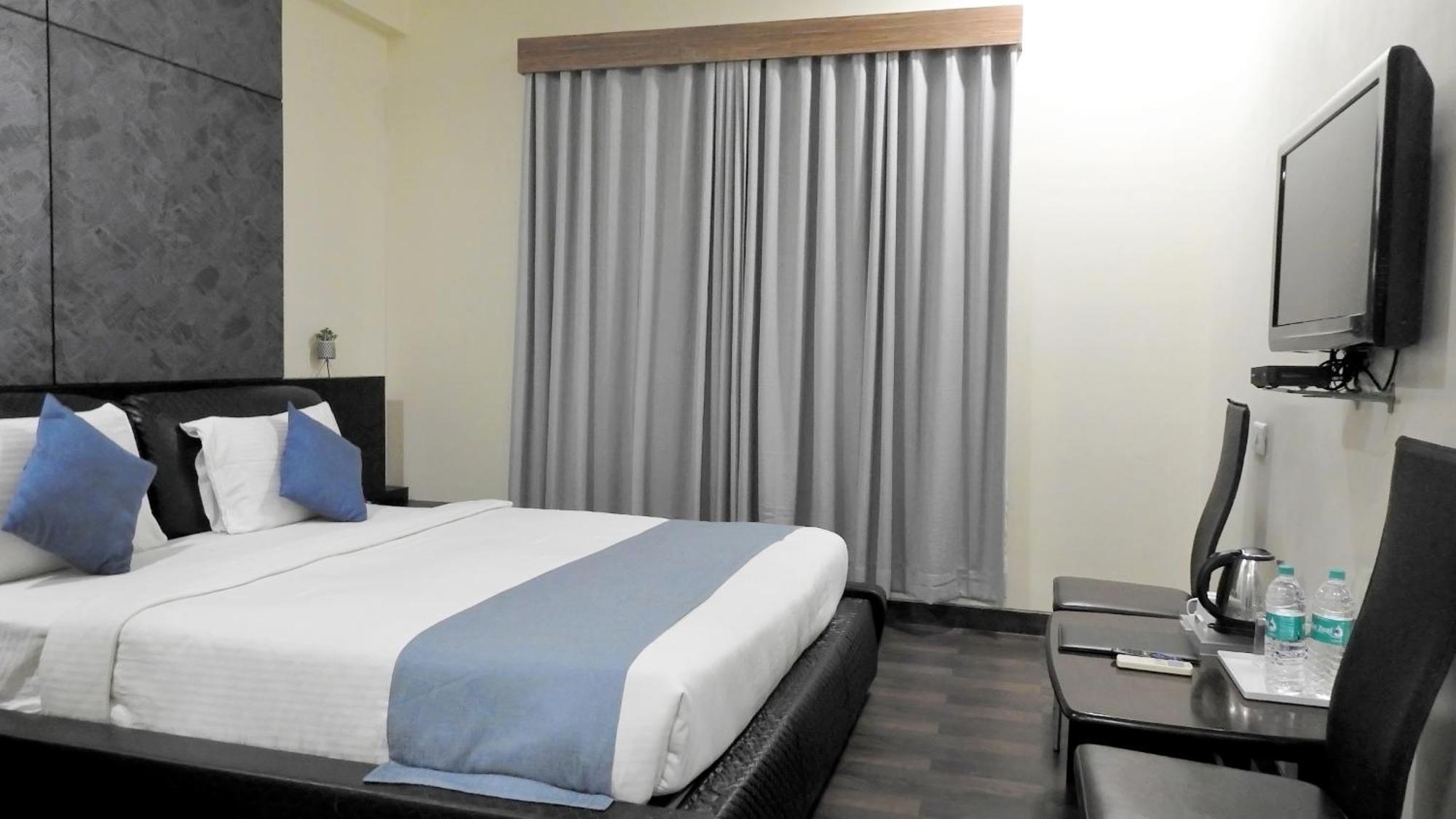 Hotel Sai Miracle Shirdi Bagian luar foto
