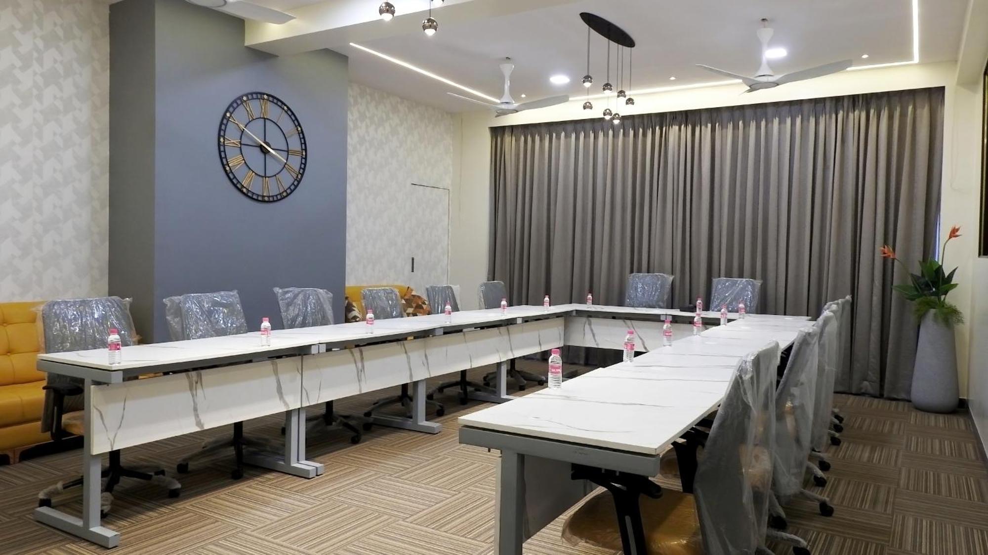 Hotel Sai Miracle Shirdi Bagian luar foto