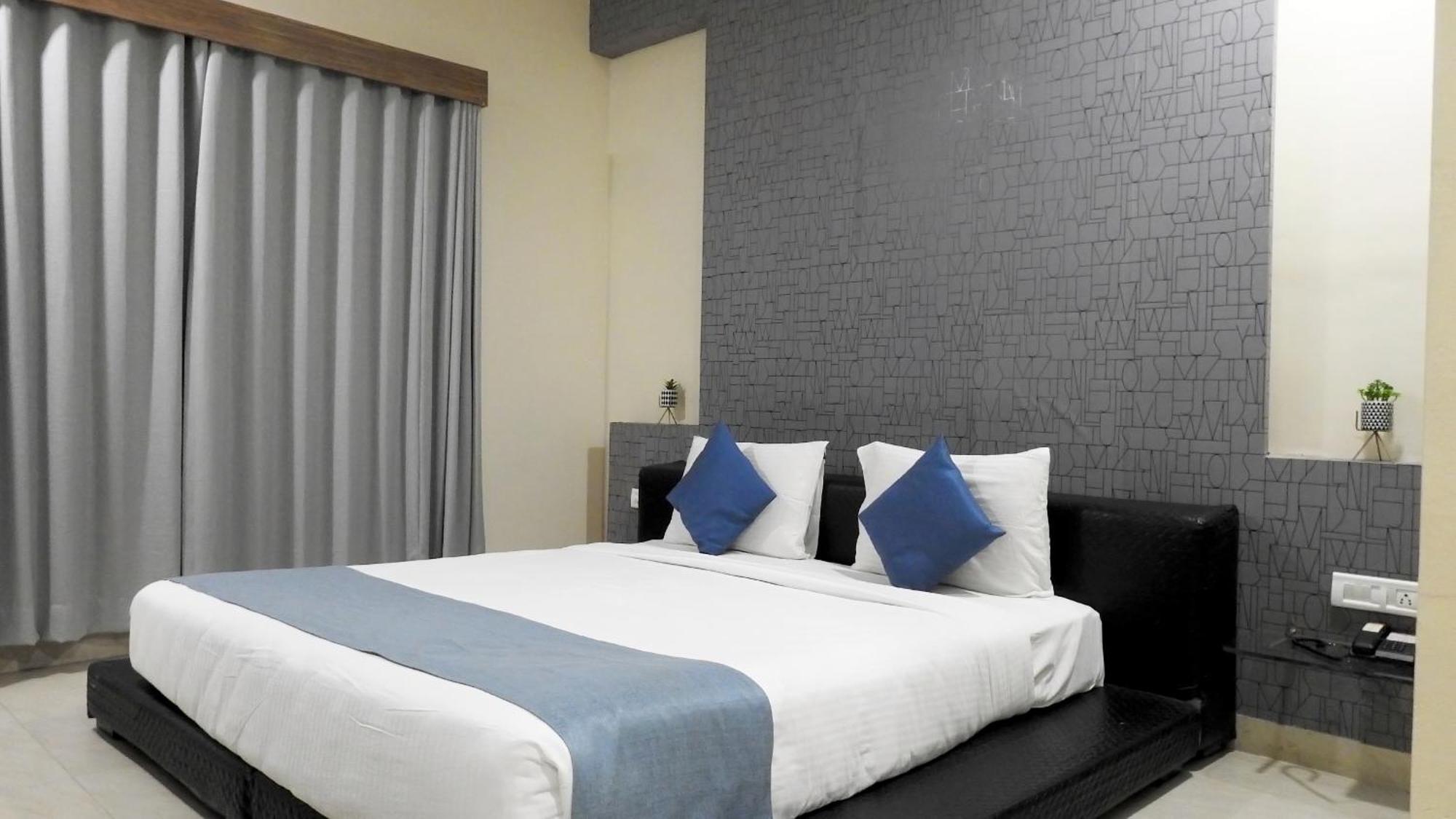 Hotel Sai Miracle Shirdi Bagian luar foto