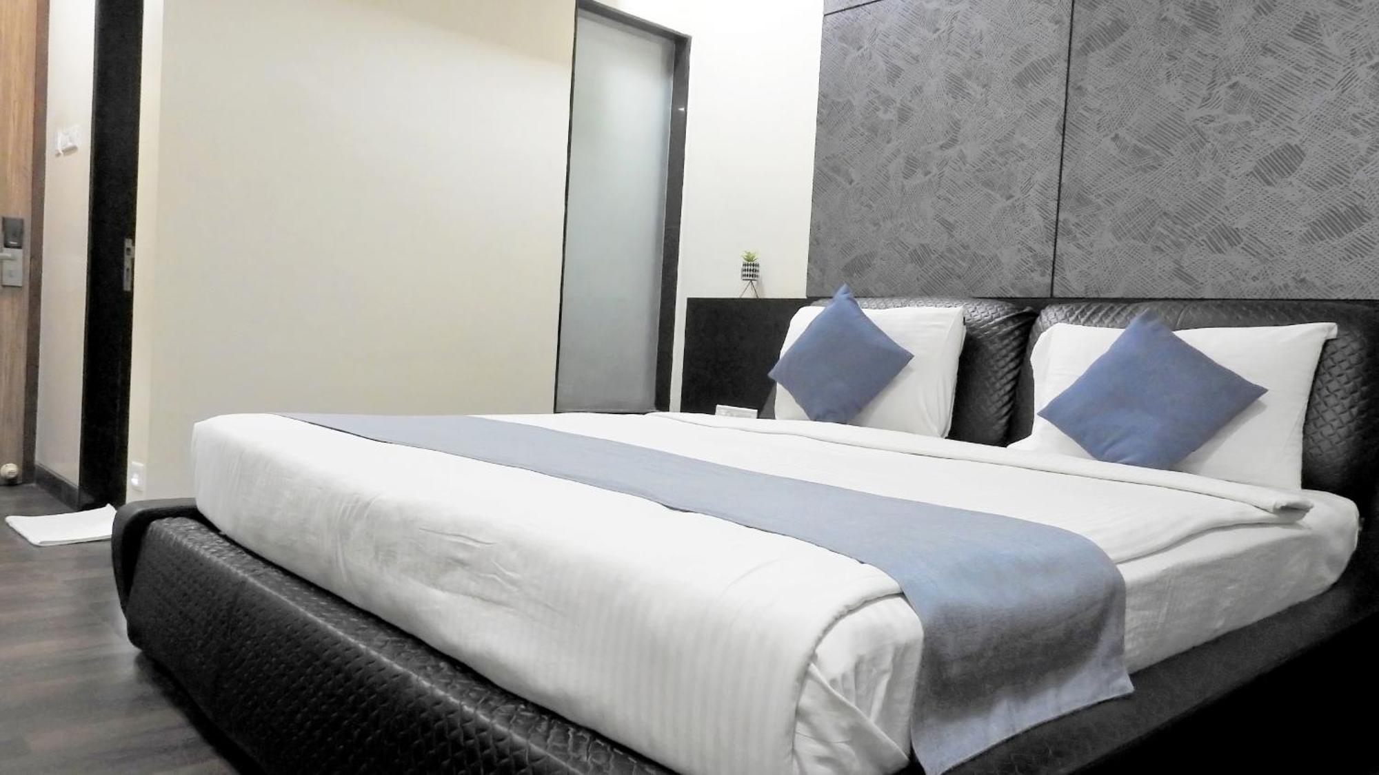 Hotel Sai Miracle Shirdi Bagian luar foto