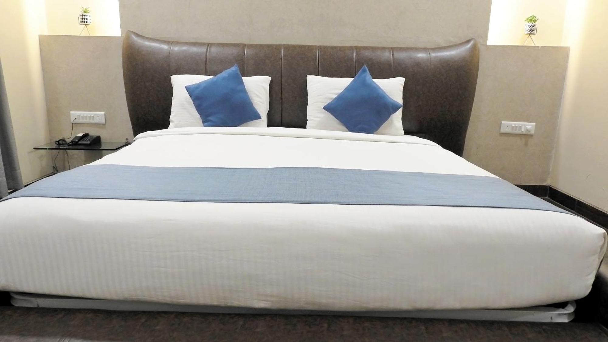 Hotel Sai Miracle Shirdi Bagian luar foto