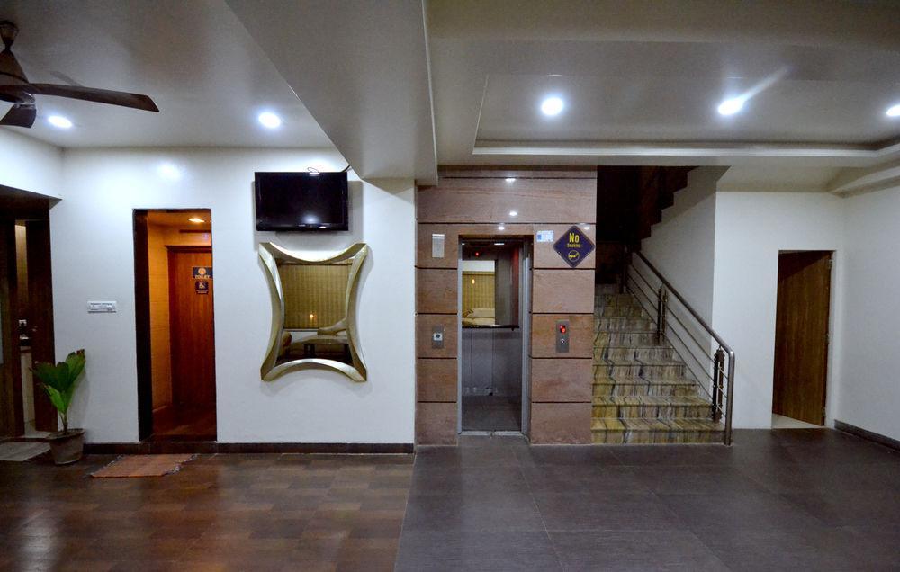 Hotel Sai Miracle Shirdi Bagian luar foto