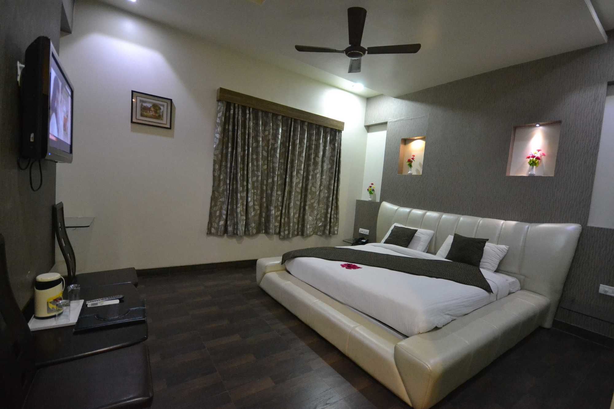 Hotel Sai Miracle Shirdi Bagian luar foto